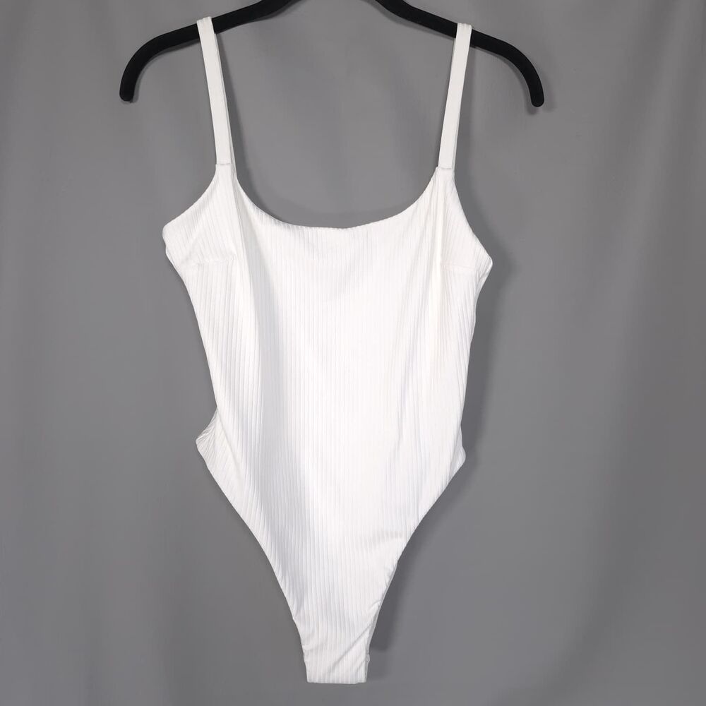 VITAMIN A Women's New MEDIUM Swimsuit White Monaco Ribbed One Piece Stretch